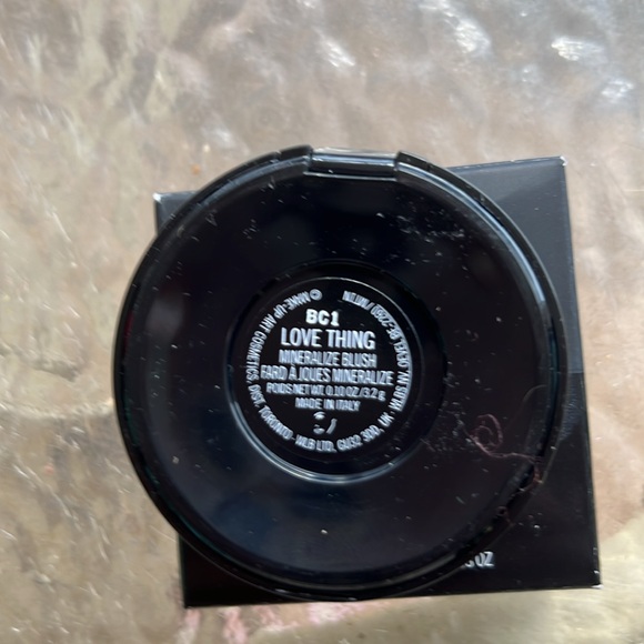 MAC Minerlizing blush Love Thing - Picture 5 of 5